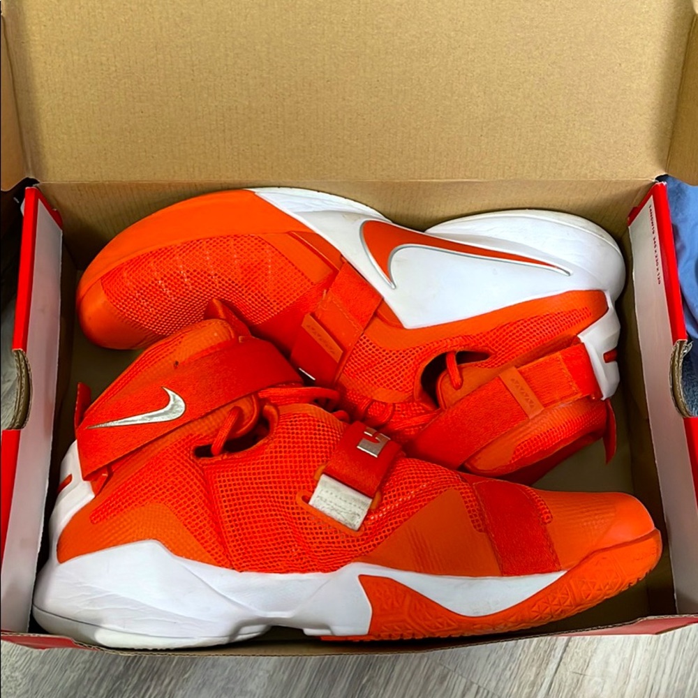 LeBron soldiers